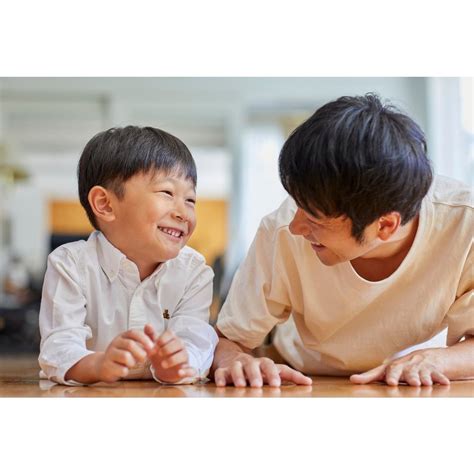 Obrázok znázorňujúci otvorenú komunikáciu medzi rodičom a dieťaťom