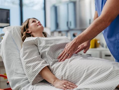 Krvácanie počas sexu: Príčiny, súvislosti s tehotenstvom a kedy navštíviť lekára