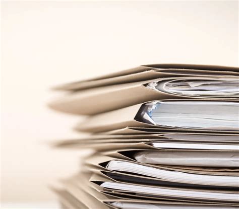 Ilustrácia znázorňujúca exekútora a právne dokumenty