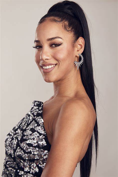 Infografika: Cesta kariéry Natalie La Rose - od Amsterdam po sólové projekty