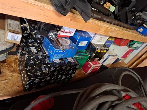 Rôzne druhy kvetiniek a mašličiek na kočík