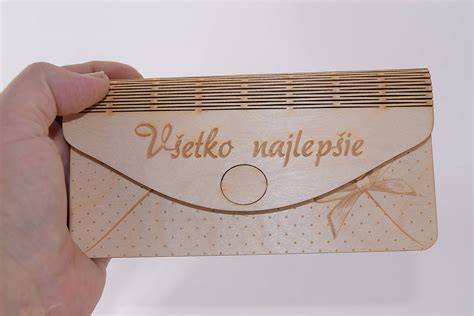 Obrázok ukážky drevenej obálky na peniaze s venovaním