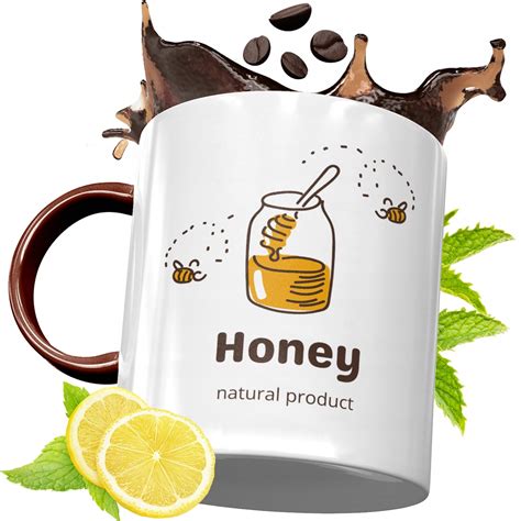 Fotografia včelára pracujúceho s úľom