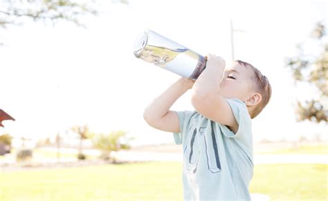 Pitný režim detí na umelom mlieku: Všetko, čo potrebujete vedieť