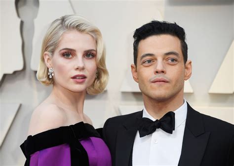 Lucy Boynton a Rami Malek ako Mary a Freddie v Bohemian Rhapsody