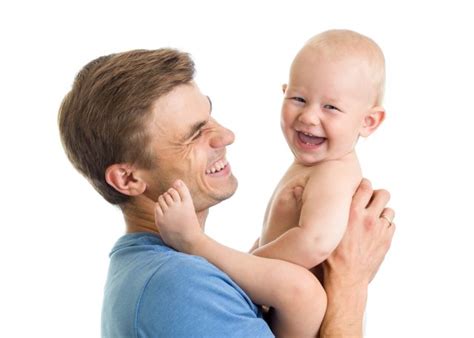 Otec hrá loptu so synom