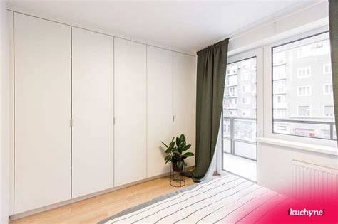 Rôzne štýly vstavaných skríň: minimalistické, farebné, vzorované