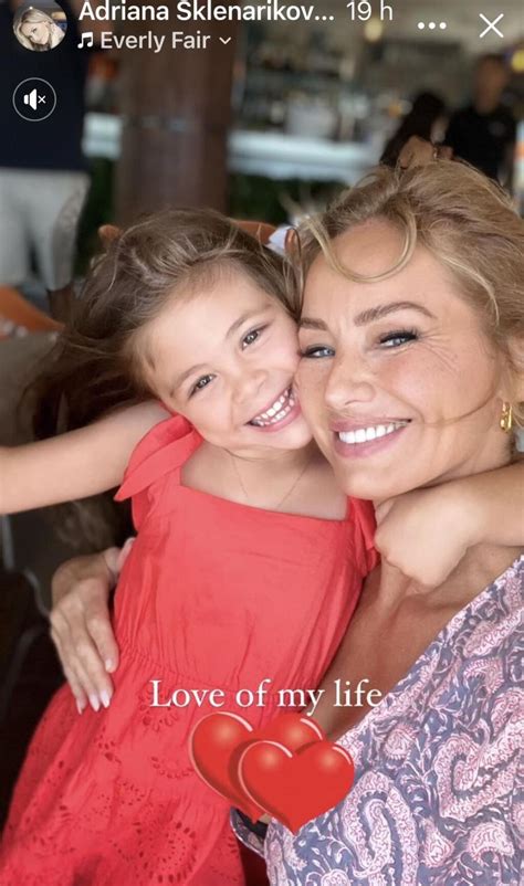 Adriana Sklenaříková s novorodenou dcérou Ninou