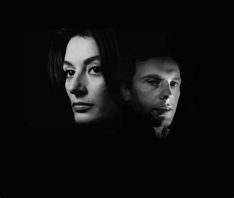 žena a muž idú na prechádzku