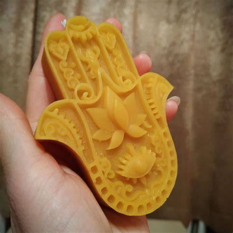 Hamsa s okom uprostred dlane
