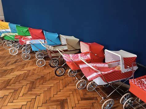 Retro kočíky vo Vagačovom dome Detva - výstava