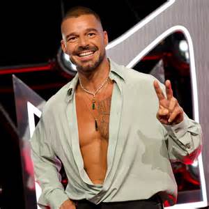Ricky_Martin_stage.jpg