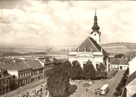 Historické fotografie z výstavby školy v 20. storočí