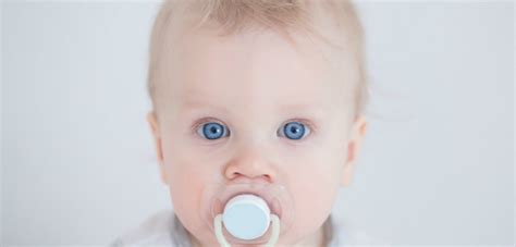 Ako upokojiť bábätko, ktoré odmieta cumlík