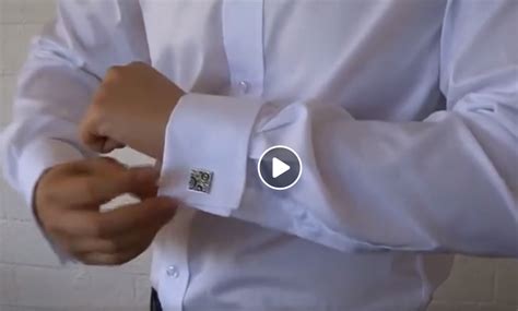 Schéma zapínania na gombíky na nočnej košeli