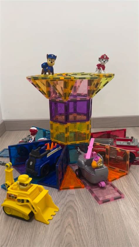 MAGNA-TILES v akcii: deti tvoria domy a mosty