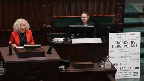 Poľskí poslanci zamietli dekriminalizáciu pomoci pri interrupciách