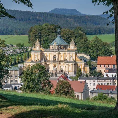 Mapa mariánskych pútnických miest sveta: Guadalupe, Lurdy, Fatima, Aparecida, Medžugorje, Čenstochová
