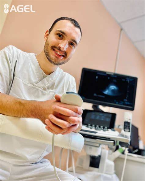 fotografia: laboratorné prostredie s ultrazvukovým prístrojom v akcii