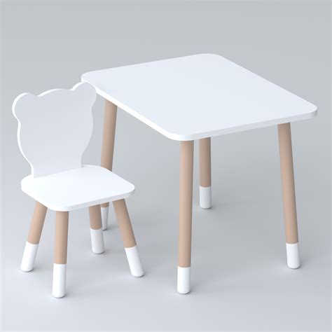 drevený stôl a stolička pre deti