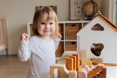 Aktivity a zážitky pre 2-ročné dieťa: zábava doma aj pri daždi