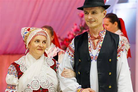 Ženík, nevesta, dieťa a význam tradičných svadobných zvykov na Slovensku