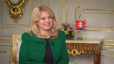 Obrázok: Zuzana Čaputová s členmi tímu a spolupracovníkmi