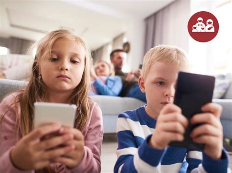 Ilustrácia rodičovskej kontroly mobilu dieťaťa