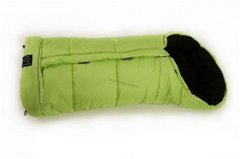 Obrázok znázorňujúci Iglu Thermo Fleece fusak v kočíku a základné špecifikácie