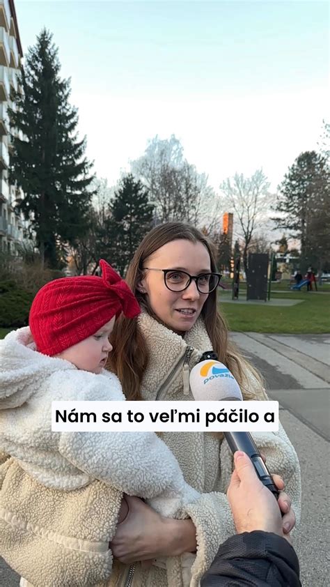 Fotografia rodičov s dieťaťom a nočníkom