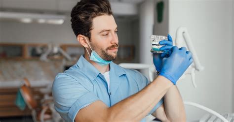 Ilustrácia správnej starostlivosti o ranu po extrakcii zuba