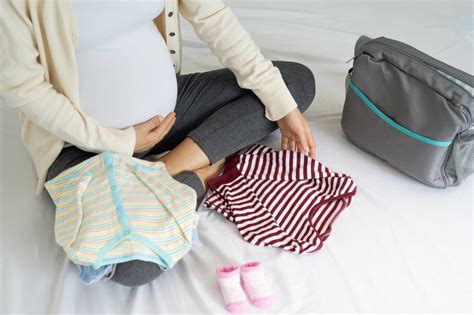 Príznaky blžiaceho sa pôrodu: Ako rozpoznať, že vaše bábätko je pripravené prísť na svet