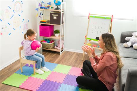 Dieťa s ADHD pri práci s antistresovou loptičkou