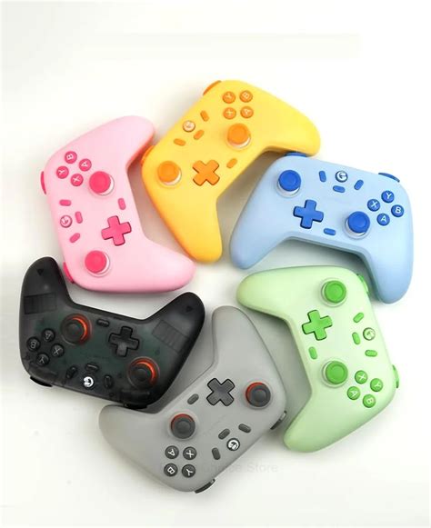 Ilustrácia dieťaťa používajúceho veľký farebný ovládač