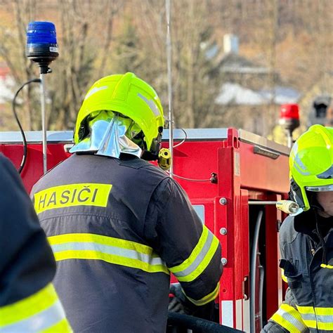 Ilustračná fotografia hasičov pri práci