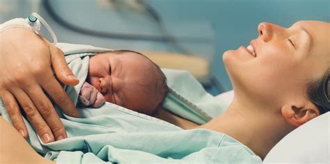 matka s bábätkom v kontakte koža na kožu