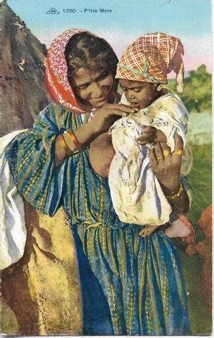 Žena s novorodencom v náručí