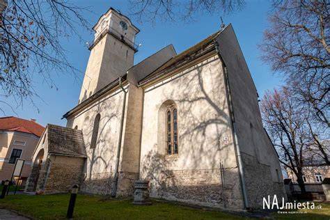 gotický rímskokatolícky Kostol sv. Egídia - dominantný bod námestia