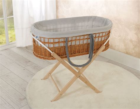 Prútený Mojžišov kôš pre bábätko