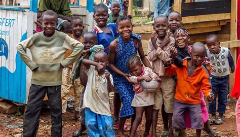 Salma Hayek počas humanitárnej misie v Afrike