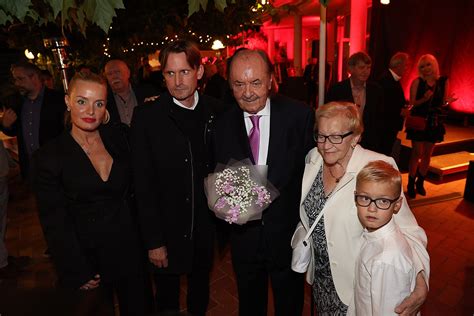 Rodina Silvie Lakatošovej - manžel Pavel Chovanec, syn Christian a dcéra Valentína