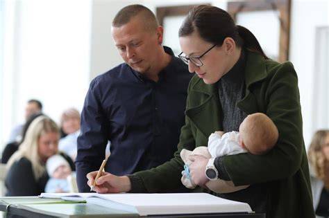 Nárok otca na voľno pri narodení dieťaťa a slovenská legislatíva: podrobný prehľad