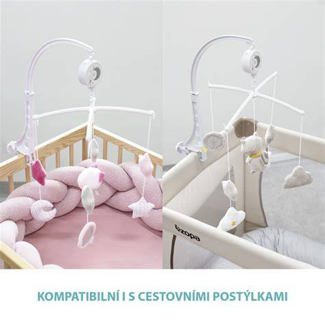 Drevené hračky a kolotoč nad postieľku - ukážkové vizuálne