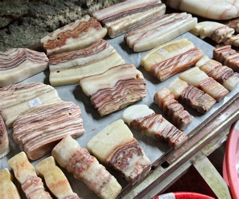 colage fotografií Andrey Šprochovej z rôznych období