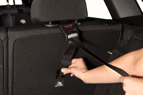 Autosedačky: Isofix alebo upevnenie cez pásy? Všetko, čo potrebujete vedieť pre bezpečnú cestu vášho dieťaťa