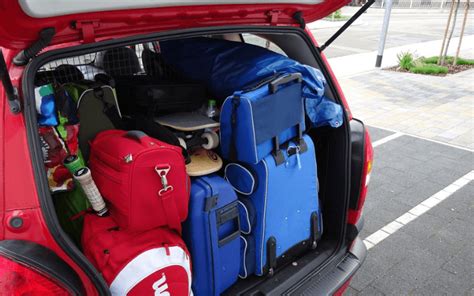 Rozloženie strešného boxu na aute