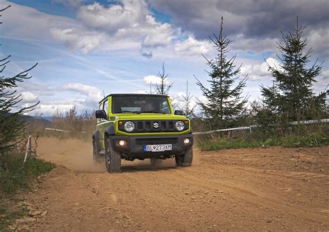 Suzuki Jimny v teréne