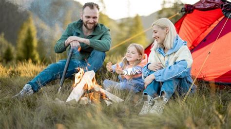 Rodina s dieťaťom v prírode