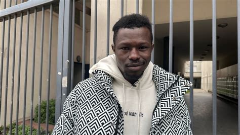 Mamoudou Gassama šplhá po balkónoch