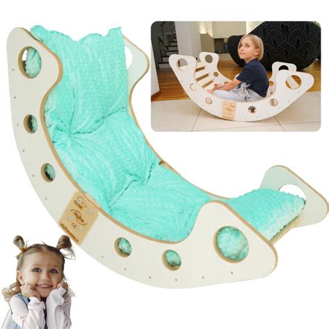 Matka dojčiaca dieťa s dojčiacim vankúšom